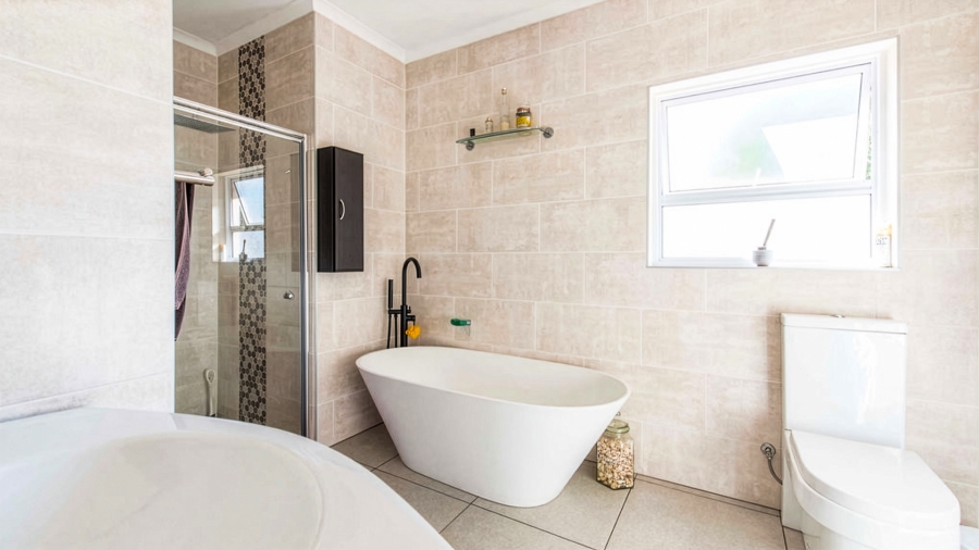 4 Bedroom Property for Sale in Welgelegen Western Cape